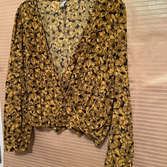 A NEW DAY~ BLOUSE~ GOLD/BLACK~SM-MED - Picture 2 of 4